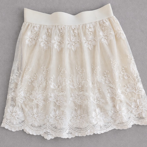 Forever 21 Dresses & Skirts - Forever 21 lace skirt ivory size L
